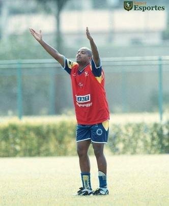 Imagens da Toca da Raposa I em 2000, ano da chegada do técnico Luiz Felipe Scolari