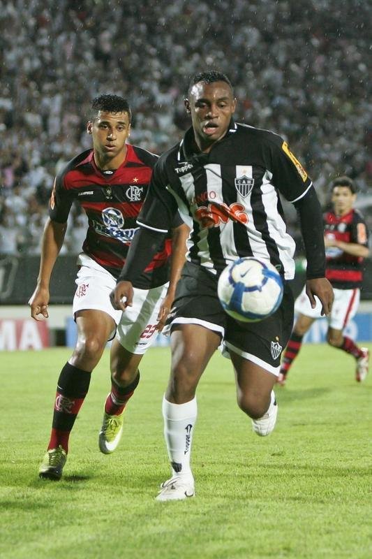 Atltico 4 x 1 Flamengo - Campeonato Brasileiro de 2010 - Mais uma vez, o Atltico estava em situao delicada no campeonato at enfrentar o Flamengo. Na Arena do Jacar, o Galo goleou por 4 a 1 e deixou a zona de rebaixamento. Obina, Renan Oliveira (duas vezes) e Diego Tardelli fizeram os gols do Galo. Marquinhos diminuiu. 
