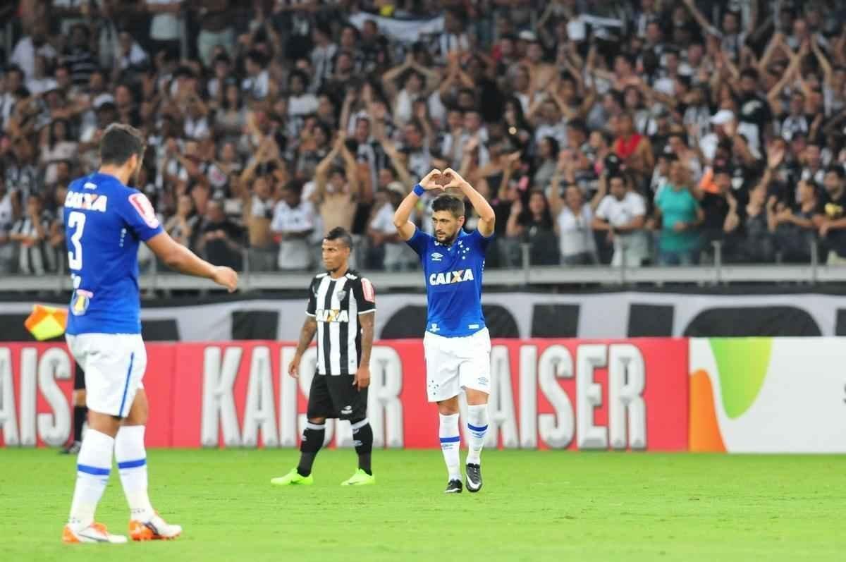 Arrascaeta colocou o Cruzeiro em vantagem no clssico aos 27 minutos do primeiro tempo