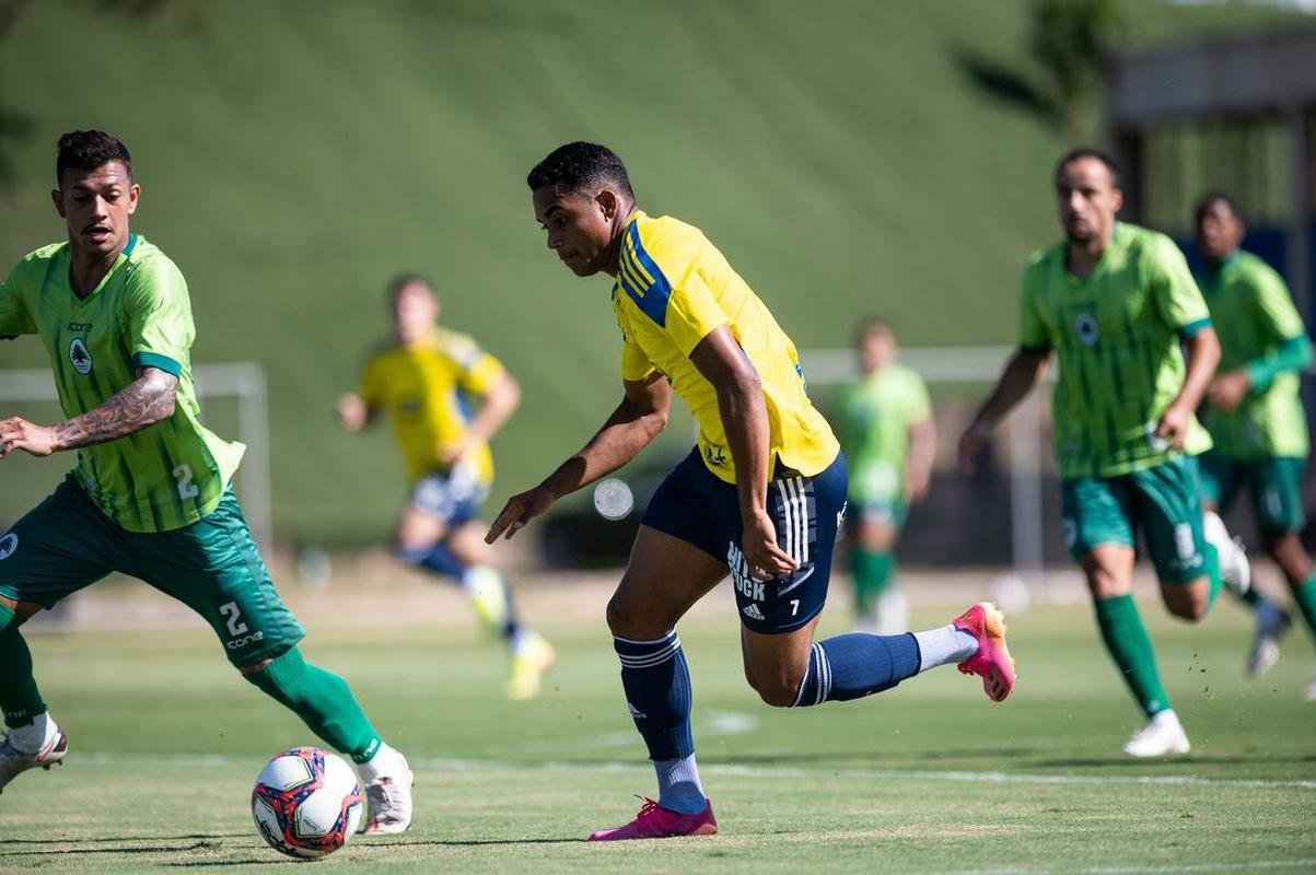 Cruzeiro empatou por 1 a 1 com o Boavista-RJ em jogo-treino realizado neste sbado (22/5), na Toca da Raposa II. Rafael Sobis marcou o gol celeste, enquanto Douglas Pedroso fez para a equipe do Rio de Janeiro.
