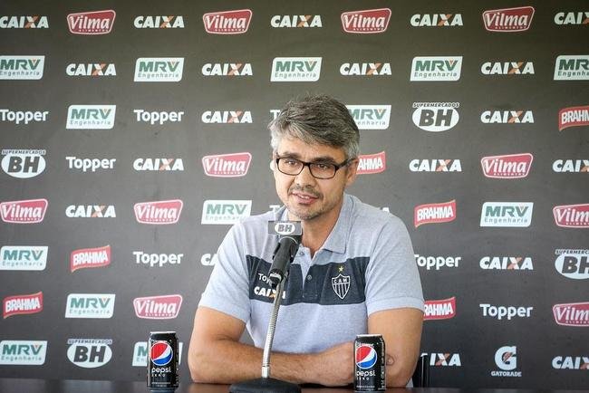 Andr Figueiredo - Figueiredo foi confirmado como gestor do futebol profissional do Atltico pelo presidente Daniel Nepomuceno em 16 de junho de 2017. Apesar do respaldo do presidente, Andr foi alvo de crticas desde sua chegada ao departamento profissional. Alm das crticas da torcida, o diretor foi alvo de um dolo recente do Atltico. Campeo da Libertadores em 2013 com o Galo, o atacante Bernard fez comentrios em uma rede social nos quais responsabilizou Andr Figueiredo por suas dispensas do clube. Queimado com a torcida, ele deixou o cargo em agosto de 2017.