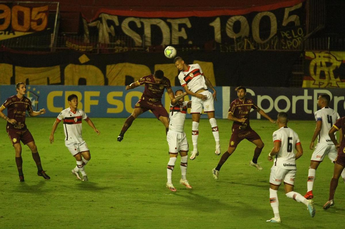 Equipes se enfrentaram no fechamento da rodada nesta segunda-feira na Ilha do Retiro