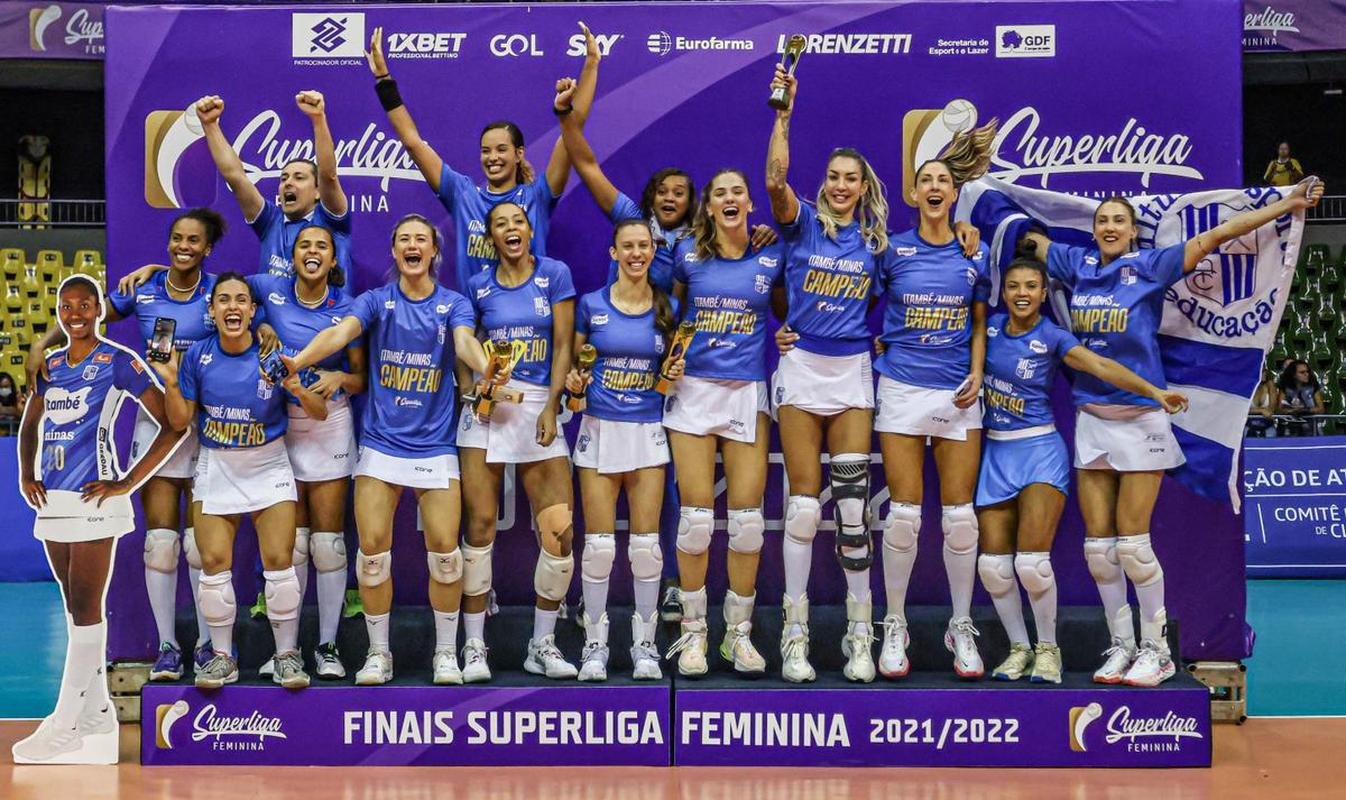 Festa do Minas no pdio teve homenagem  oposta Danielle Cuttino