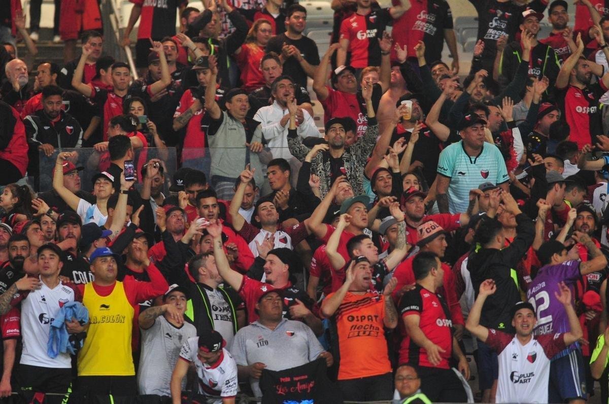 Fotos das torcidas de Atltico e Coln, no Mineiro, na semifinal da Copa Sul-Americana