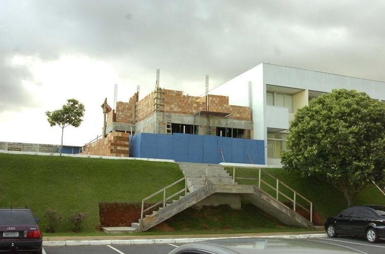 Fotos das obras de ampliação do hotel e de prédios administrativos da Toca da Raposa II, centro de treinamentos do Cruzeiro, em 2009