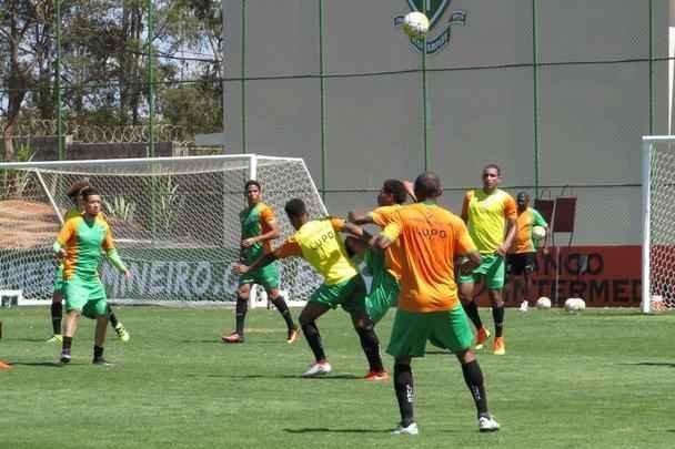 Fotos do treino do Amrica, nesta quarta-feira, no CT Lanna Drumond. Atividade com bola fechou preparao do Coelho para o clssico contra o Cruzeiro, marcado para esta quinta, s 21h, no Independncia, pela 23 rodada do Campeonato Brasileiro