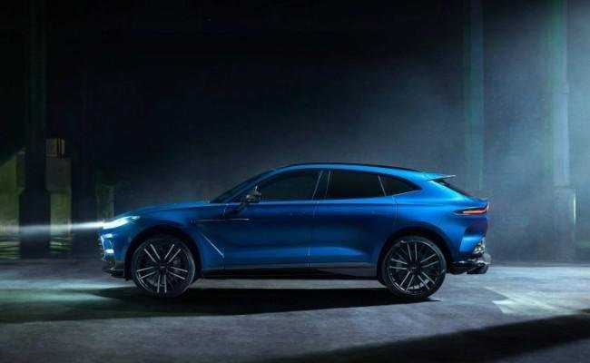 Aston Martin DBX 707 