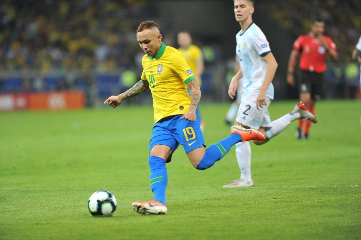 Fotos da vitria do Brasil sobre a Argentina, por 2 a 0, no Mineiro, pela semifinal da Copa Amrica; Gabriel Jesus e Firmino marcaram os gols da seleo em BH