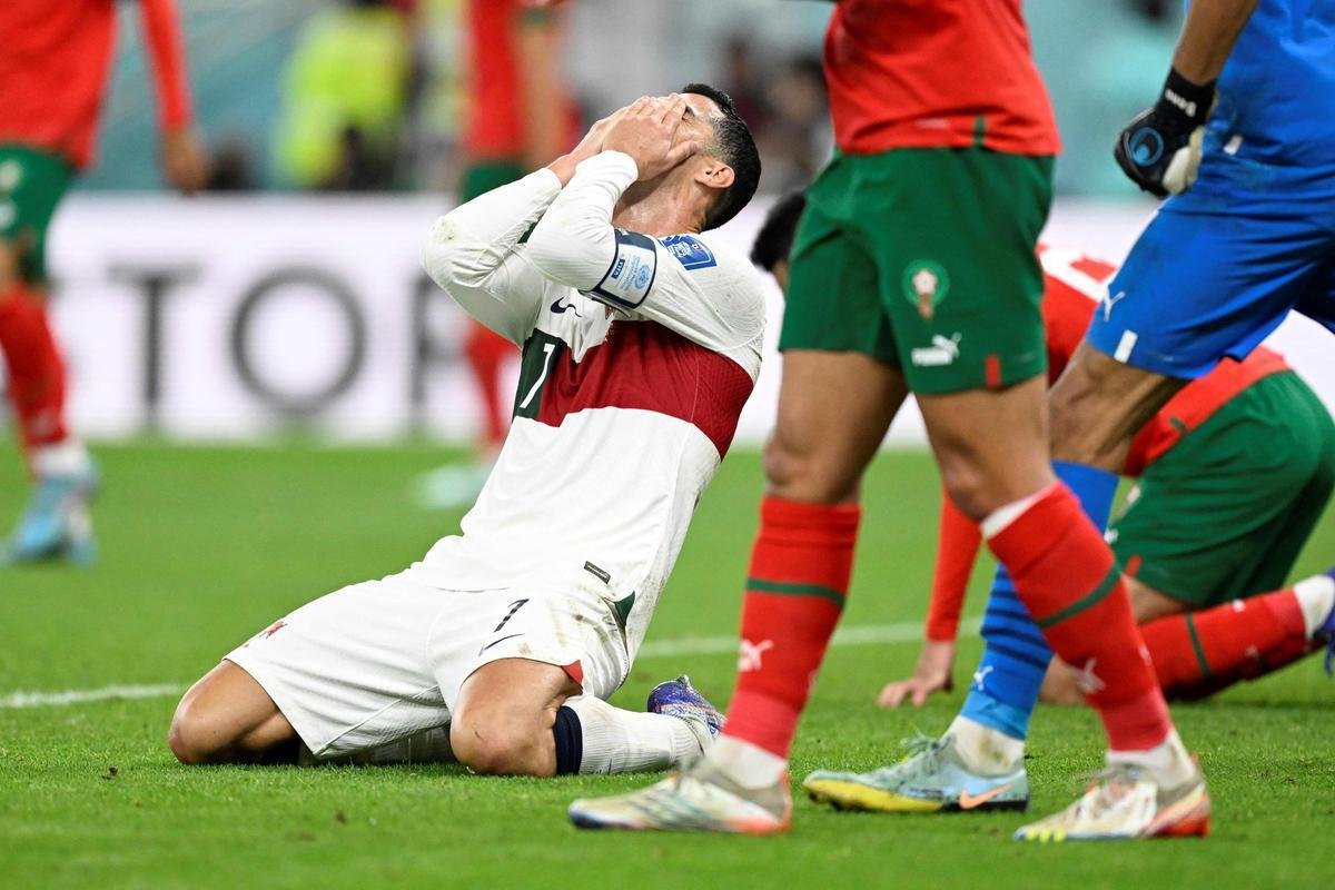 Cristiano Ronaldo chora aps eliminao de Portugal na Copa do Mundo diante de Marrocos