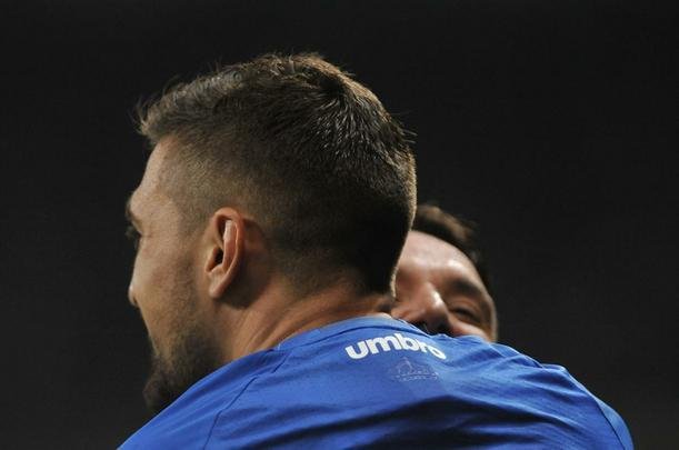 Arrascaeta recebeu cruzamento de Edilson, bateu de primeira e fez o quarto do Cruzeiro: 4 a 0