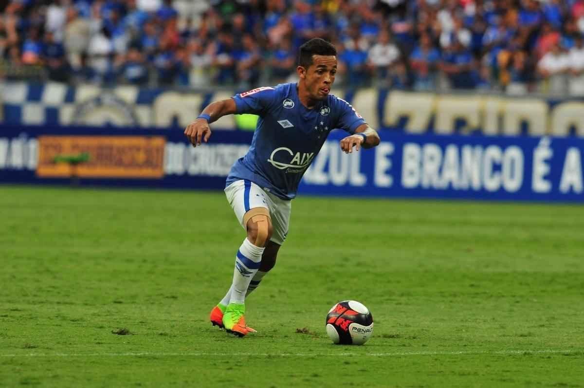 Lance de Cruzeiro x Tombense, jogo disputado no Mineiro pelo Campeonato Mineiro