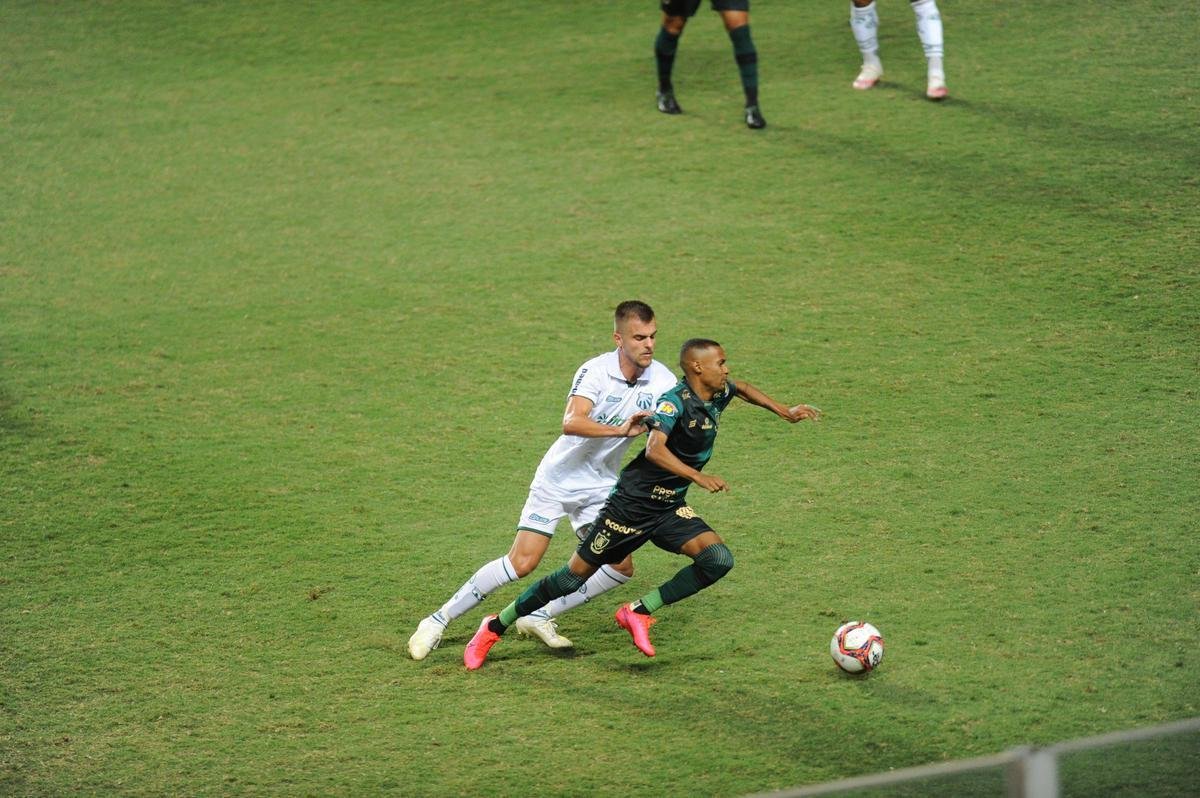 Fotos da vitria da Caldense sobre o Amrica, por 1 a 0, no Independncia, em Belo Horizonte, pela quarta rodada do Campeonato Mineiro de 2021. Atacante Amarildo marcou o nico gol da partida,