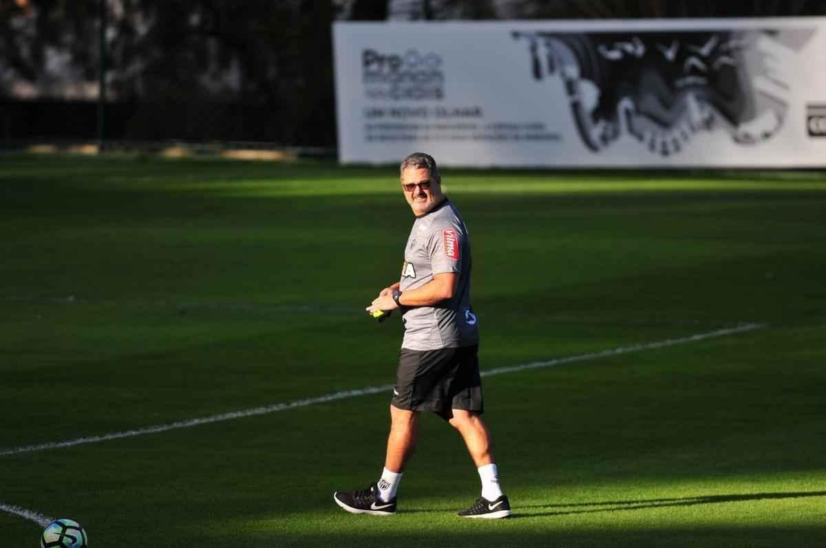 Novo tcnico do Atltico, Rogrio Micale comandou primeiro treino, nesta segunda-feira, na Cidade do Galo