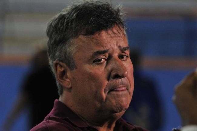 Conselheiros e associados do Cruzeiro durante votao de mudana do Estatuto do clube. Assembleia geral autorizou venda de at 90% das aes da SAF para investidores. Houve festa dos cruzeirenses no Parque Esportivo do Barro Preto, em BH, devido  possibilidade de chegada de recursos para tornar o futebol mais competitivo a partir de 2022.