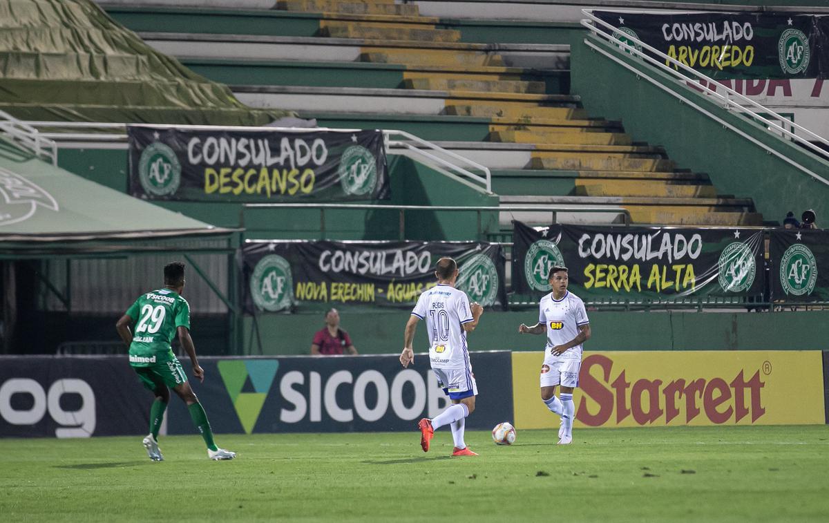 Fotos do jogo entre Chapecoense e Cruzeiro, na Arena Condá, em Chapecó, pela 23ª rodada da Série B do Campeonato Brasileiro