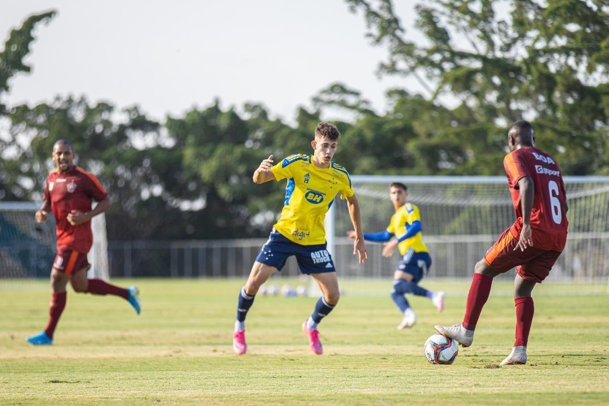 Fotos do jogo-treino entre Cruzeiro e Boa Esporte, disputado na Toca da Raposa II, em Belo Horizonte. Time celeste venceu por 2 a 0, com gols de Stnio