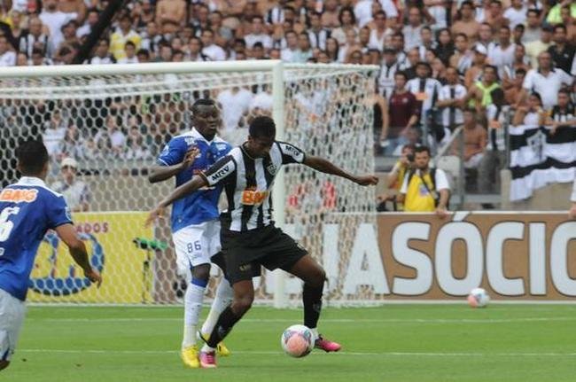 Fotos exclusivas do clssico entre Atltico e Cruzeiro na reabertura do novo Mineiro