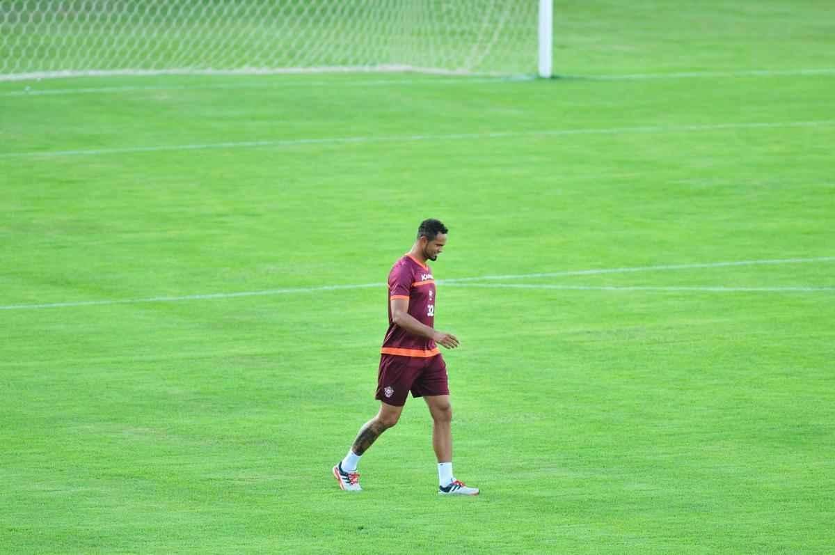 Na tarde desta tera-feira, Bruno foi apresentado ao elenco do Boa e ao tcnico Julinho Camargo. Grupo chegou a fazer uma orao no centro do campo do Estdio Municipal Rubro Negro, em Varginha
