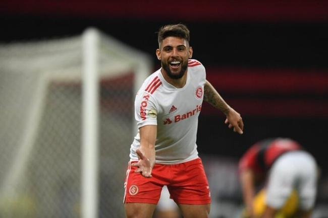 Yuri Alberto foi o artilheiro da noite, com tr�s gols