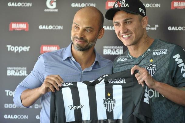 Meio-campista Vinicius, ex-Bahia, assinou contrato com o Atltico at dezembro de 2020