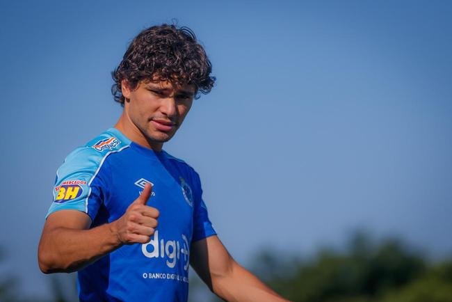 Contratado sob alta expectativa aps boa temporada pelo Santos em 2018, Dod frustrou a torcida do Cruzeiro. Na maior parte de 2019, sem conseguir regularidade, amargou a reserva de Egdio, mesmo com o titular sofrendo com muitas crticas. O lateral-esquerdo ajuizou ao contra a Raposa em maro de 2020 e entrou em acordo em dezembro daquele ano. No total, foram 28 jogos e um gol marcado com a camisa celeste.