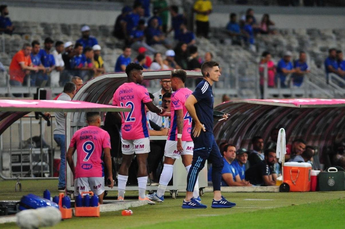 Fotos do jogo entre Cruzeiro e Guarani