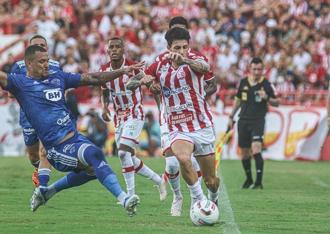 Fotos de Nutico x Cruzeiro no estdio dos Aflitos, em Recife, pela 7 rodada da Srie B