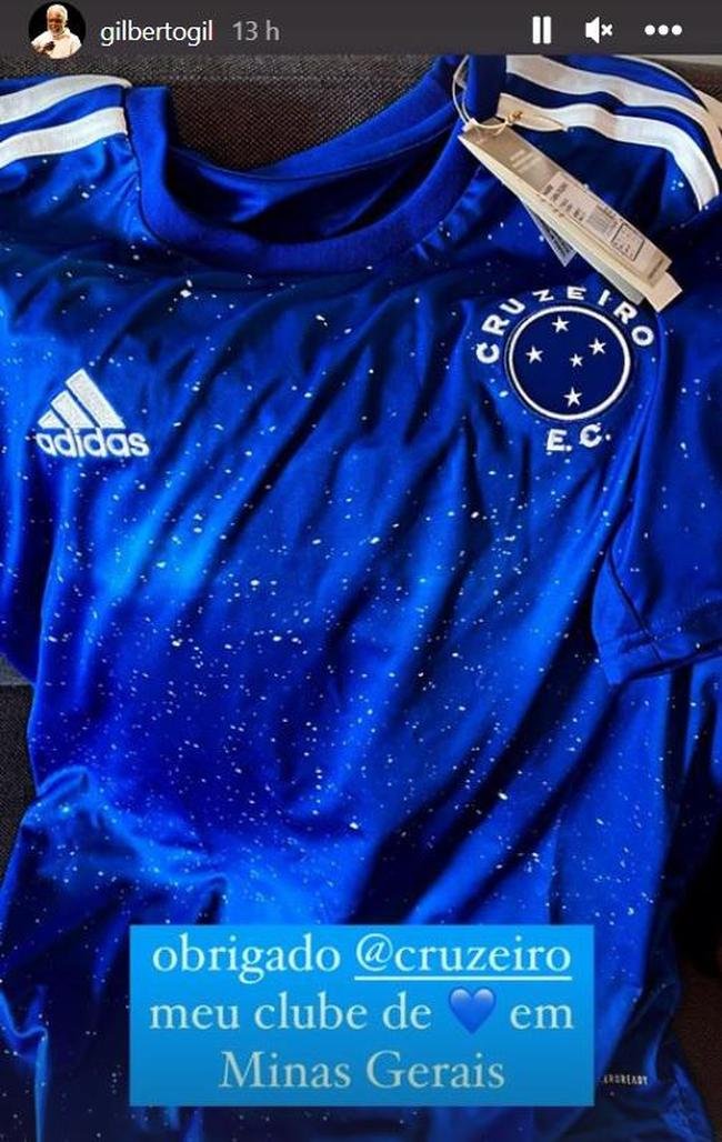 Gilberto Gil ganhou camisa do Cruzeiro