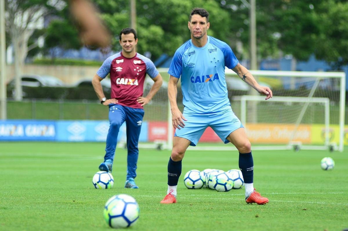 Imagens do treino do Cruzeiro nesta sexta-feira (12/10), antes do jogo contra o Vasco, pelo Brasileiro