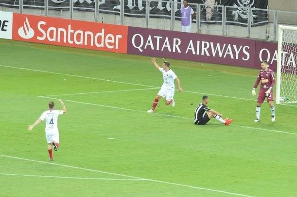 Cerro Porteo abriu o placar aos 31 do segundo tempo com Diego Churn: 1 a 0