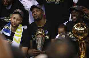 Golden State Warriors derrotaram Cleveland Cavaliers para voltar a levantar o troféu Larry O'Brien