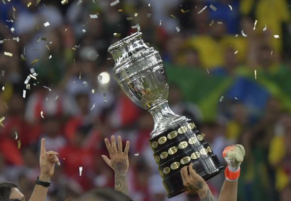 Seleção Brasileira derrota Peru por 3 a 1, conquista Copa América e ergue a taça no Maracanã; veja as fotos da festa do Brasil