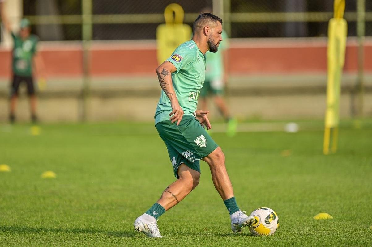 Em preparao para enfrentar o Corinthians no prximo domingo (18/9), o Amrica treinou nesta tera-feira (13/9)