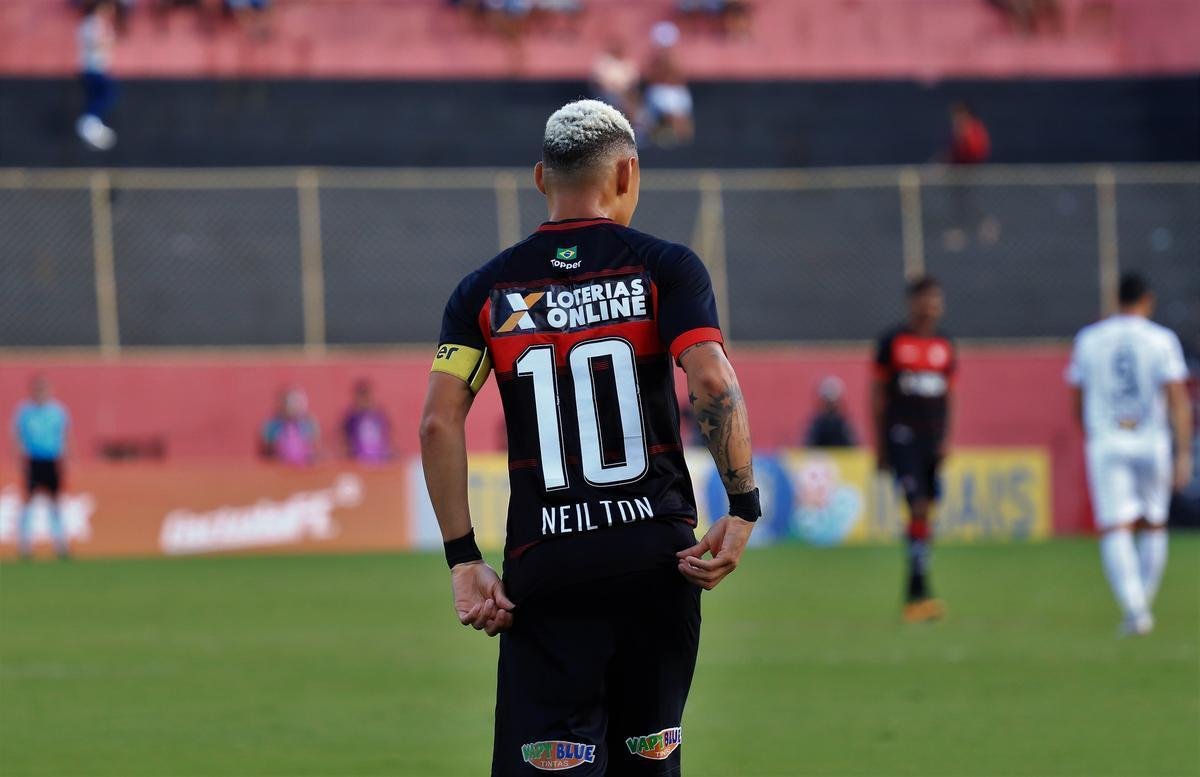 Vitória derrotou Atlético por 1 a 0, no Barradão, com gol de Léo Ceará