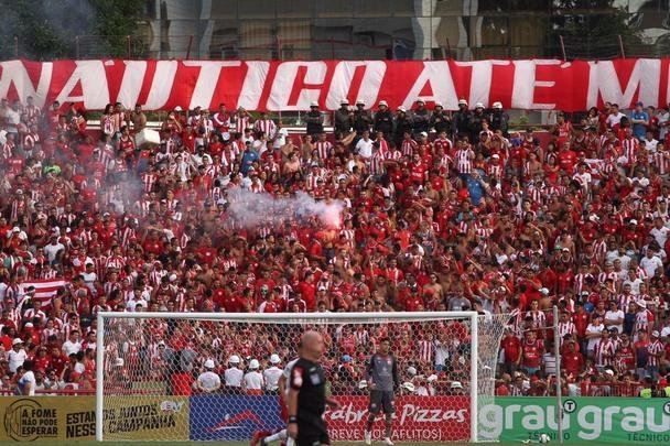 Náutico e Sampaio Corrêa iniciaram a decisão da Série C neste domingo