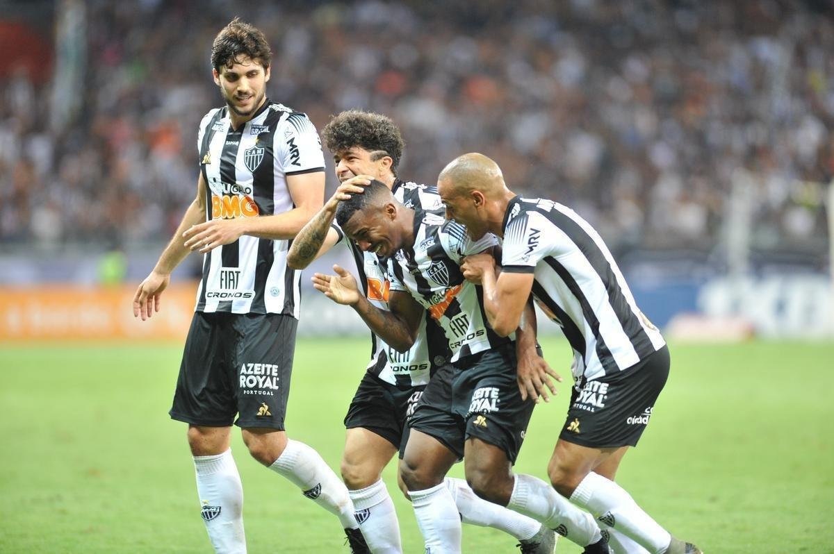 Marquinhos abriu o placar para o Atltico em chute cruzado: 1 a 0