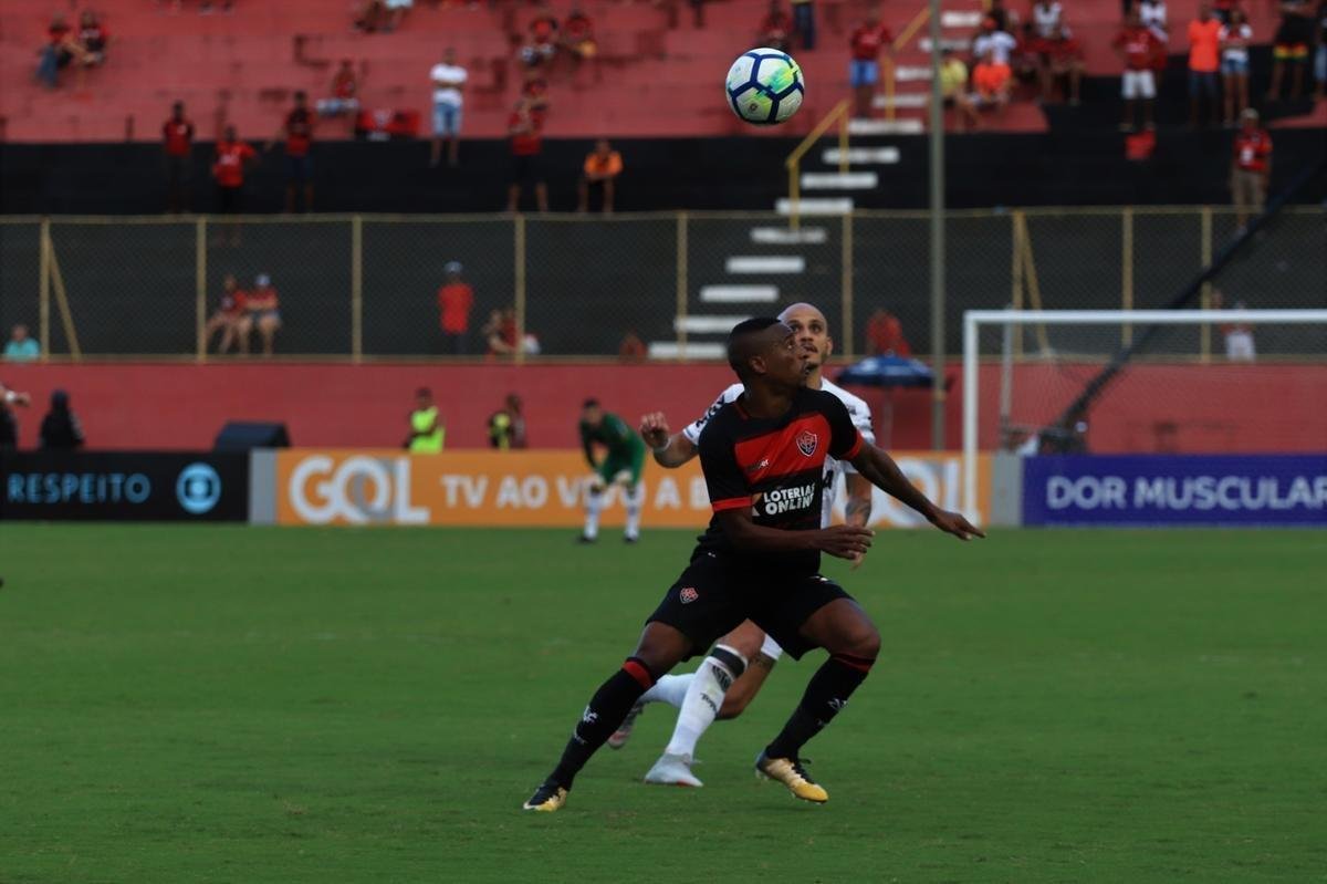 Vitória derrotou Atlético por 1 a 0, no Barradão, com gol de Léo Ceará