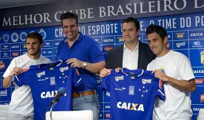 Veja fotos do treino e da apresentao oficial de Lucas e Robinho no Cruzeiro