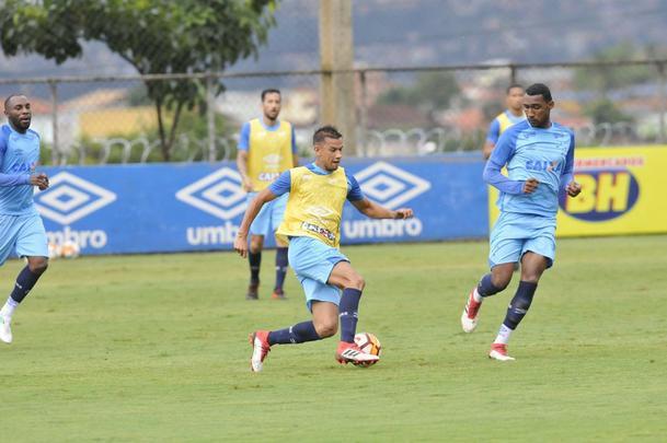 Cruzeiro treina com bola da Copa Libertadores (Juarez Rodrigues/EM D.A Press)