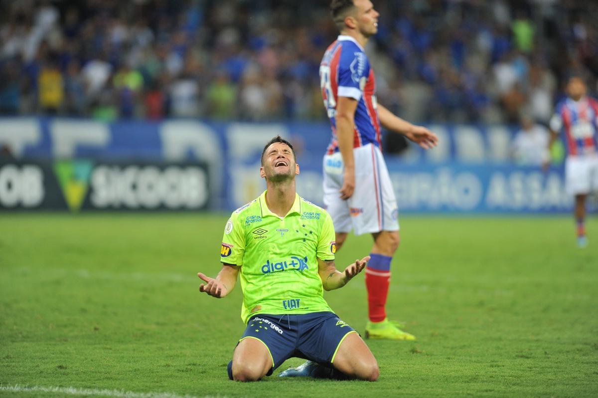 Cruzeiro estreou terceiro uniforme, o ltimo produzido pela Umbro