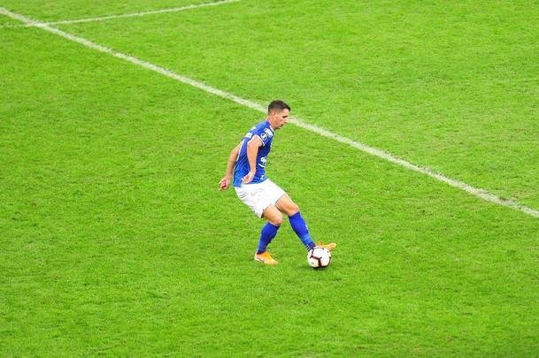 Primeiro tempo teve River superior nos primeiros 30 minutos; Cruzeiro equilibrou as aes na reta final