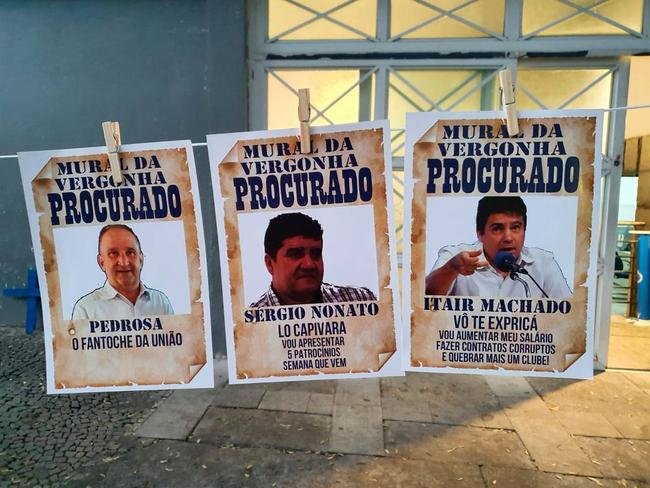 Torcedores do Cruzeiro realizaram protesto com hamsters e 'varal de procurados' no Barro Preto