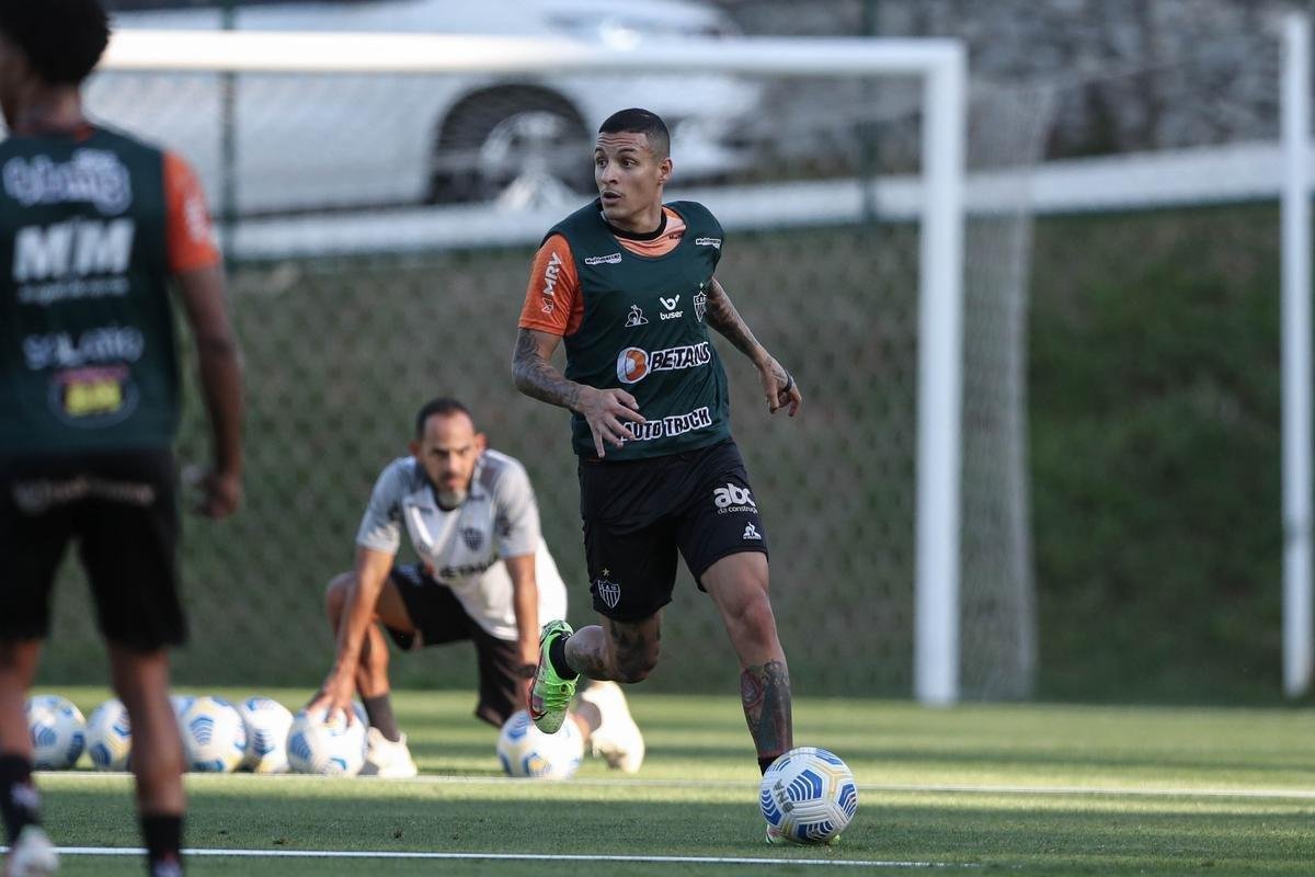 Fotos do primeiro treino de Diego Costa pelo Atltico