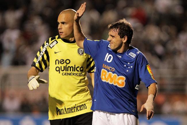 Corinthians x Cruzeiro: fotos do jogo no Pacaembu, em So Paulo, pela 35 rodada do Campeonato Brasileiro de 2010