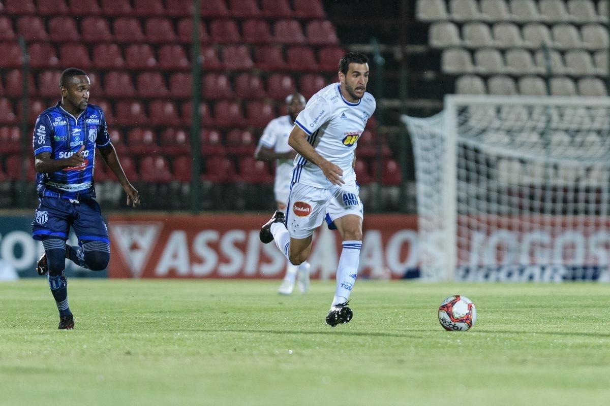 Cruzeiro venceu URT por 2 a 0, com gols de Manoel e Marcinho, e chegou a quatro pontos no Campeonato Mineiro