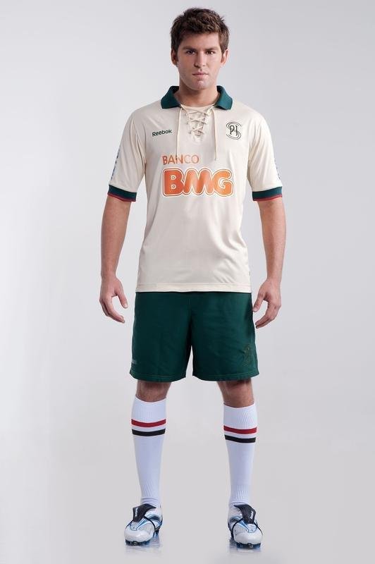 Em 2011, Cruzeiro e Reebok tambm lanaram uniforme verde em homenagem ao Palestra Itlia.