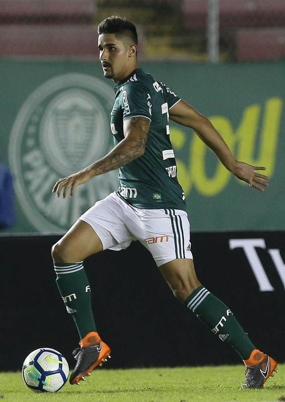 Thiago Martins (Palmeiras) - 23 anos - 5 jogos no Campeonato Brasileiro - O zagueiro  reserva do Palmeiras e entra em campo quando um dos titulares Edu Dracena e Antnio Carlos esto ausentes.