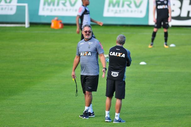 Novo tcnico do Atltico, Rogrio Micale comandou primeiro treino, nesta segunda-feira, na Cidade do Galo