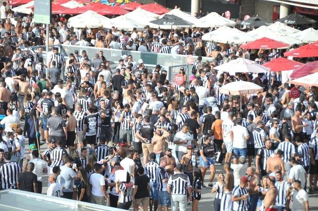 Fotos da chegada da torcida do Atltico ao Mineiro para o clssico contra o Cruzeiro pela nona rodada do Mineiro 