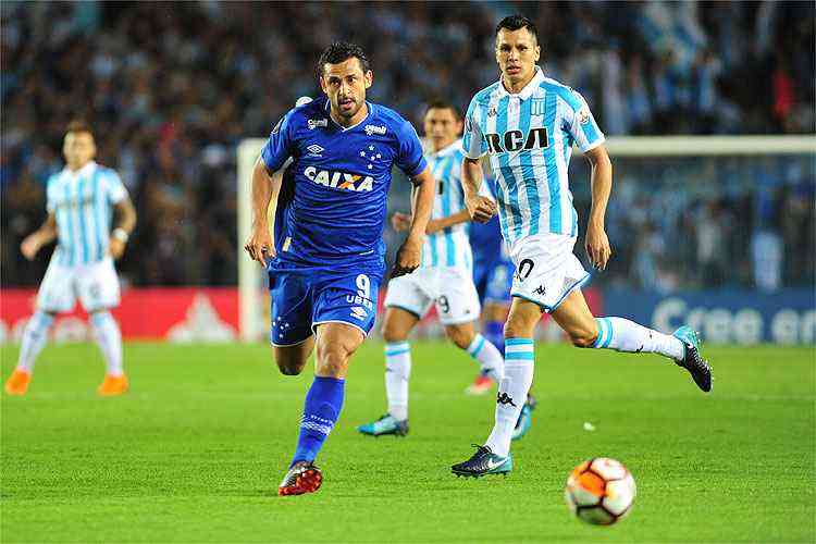 Atacante dispensado pelo Cruzeiro agora está jogando pelo Barcelona